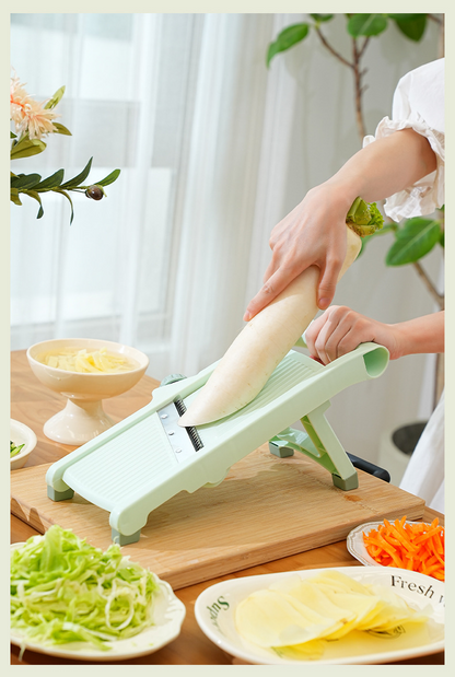 Foldable vegetable cutter